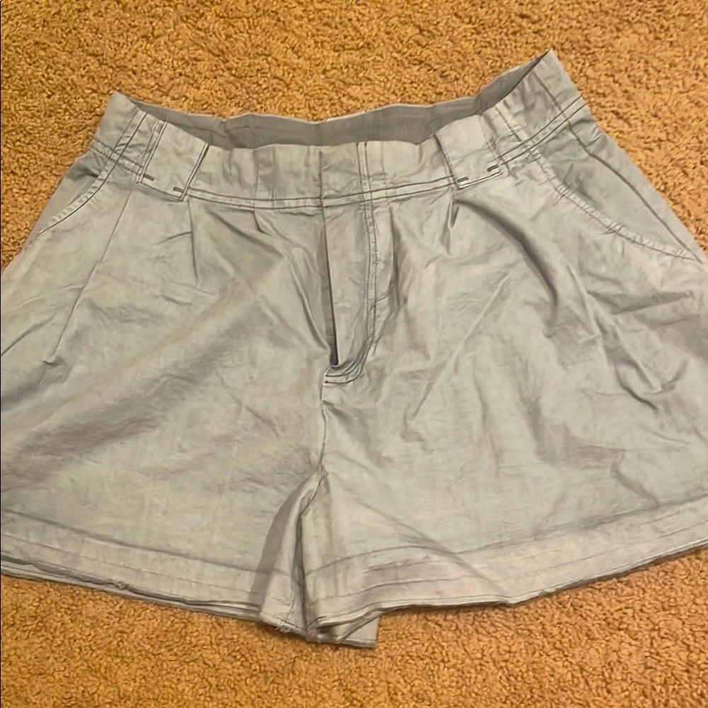 Free People loose fit shorts. In new condition.